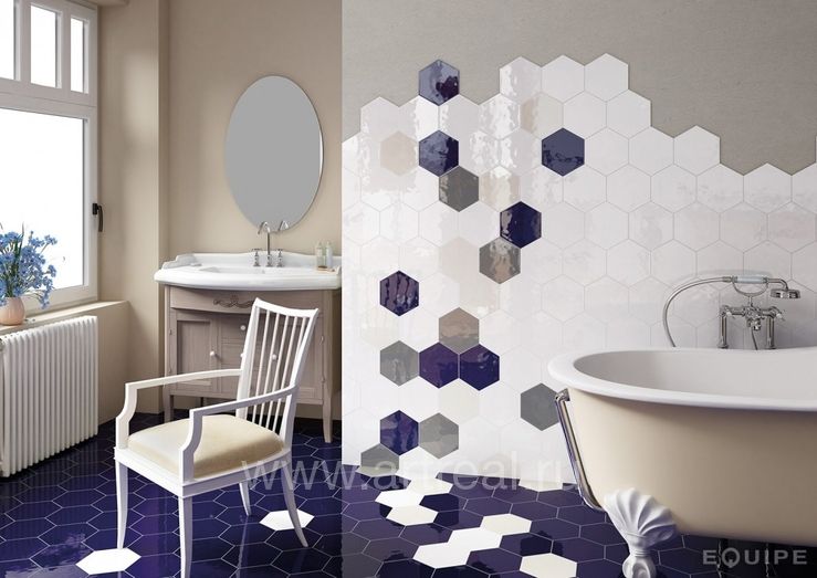 Глянцевая керамическая плитка Equipe Hexatile в ванной