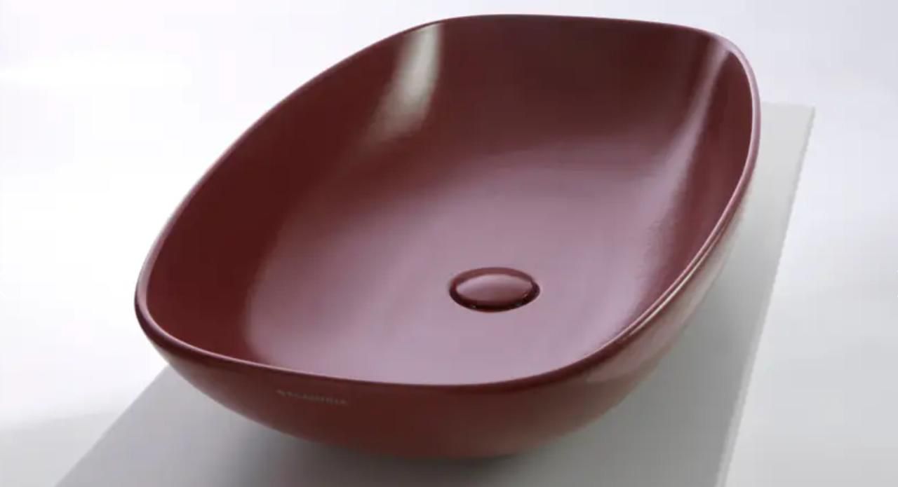 интерьер ванной в бордовых тонах