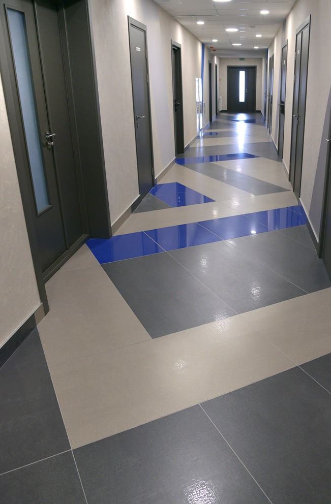 Пол в облицовке крупноформатным керамогранитом