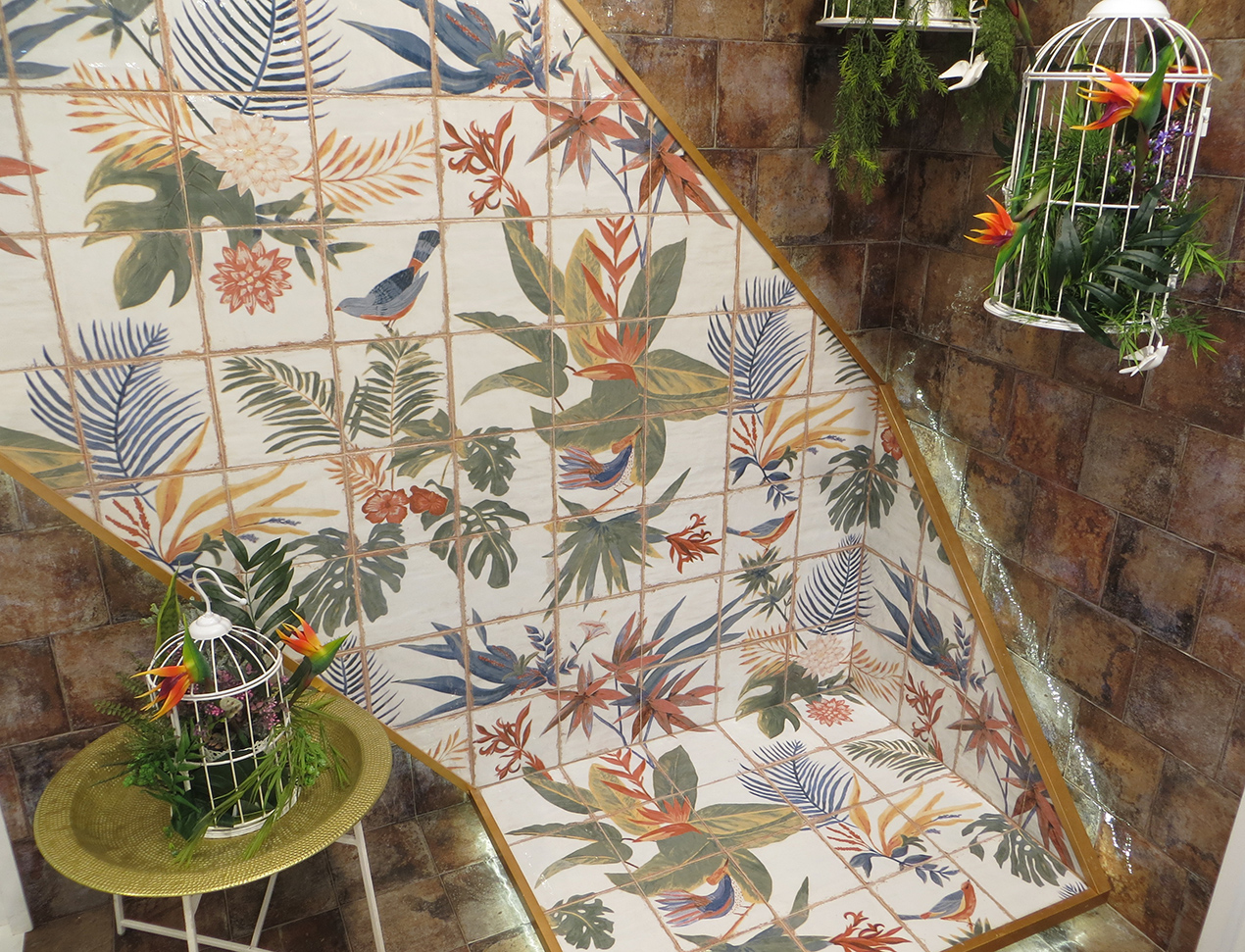 Панно с «райским садом» в коллекции Mainzu Livorno