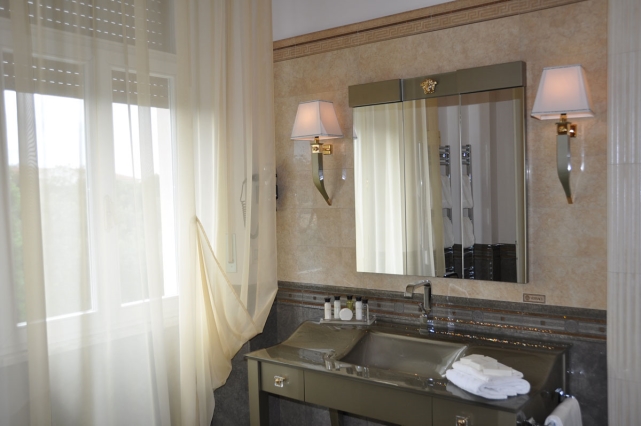 Ванная в Grand Hotel Rimini, Римини, Италия