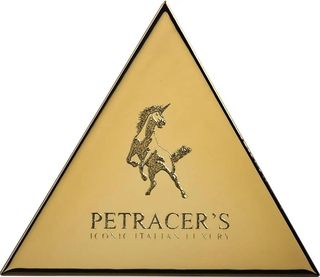 Petracer's Triangolo Logo Su Oro Lucido