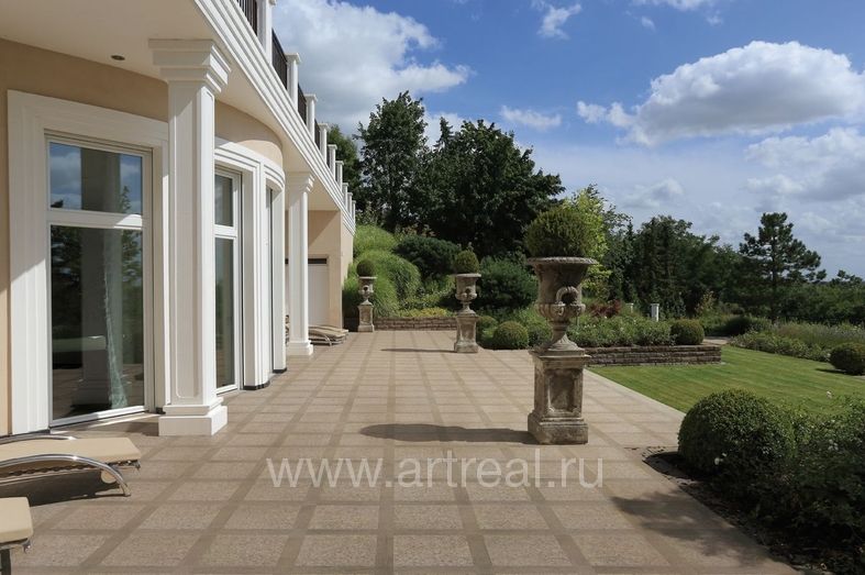 Керамогранит Accademia в экстерьере.