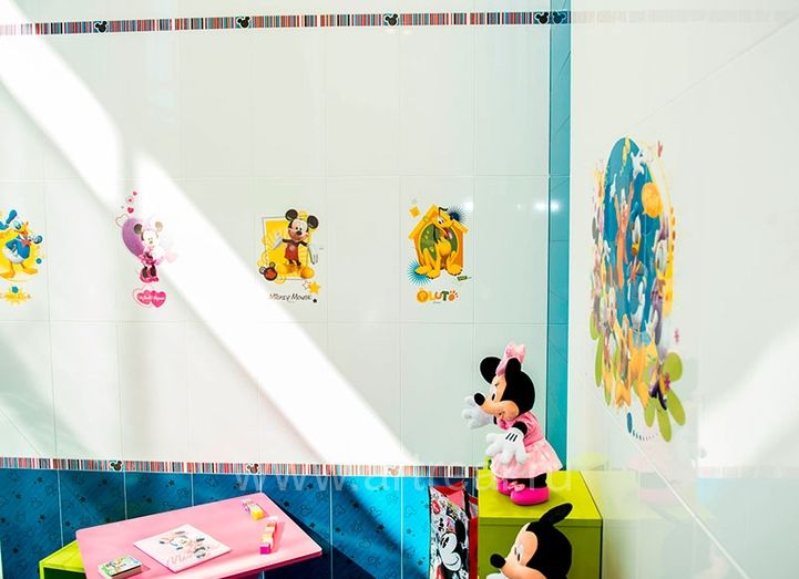 Керамическая плитка Disney Mickey&Friends в интерьере.