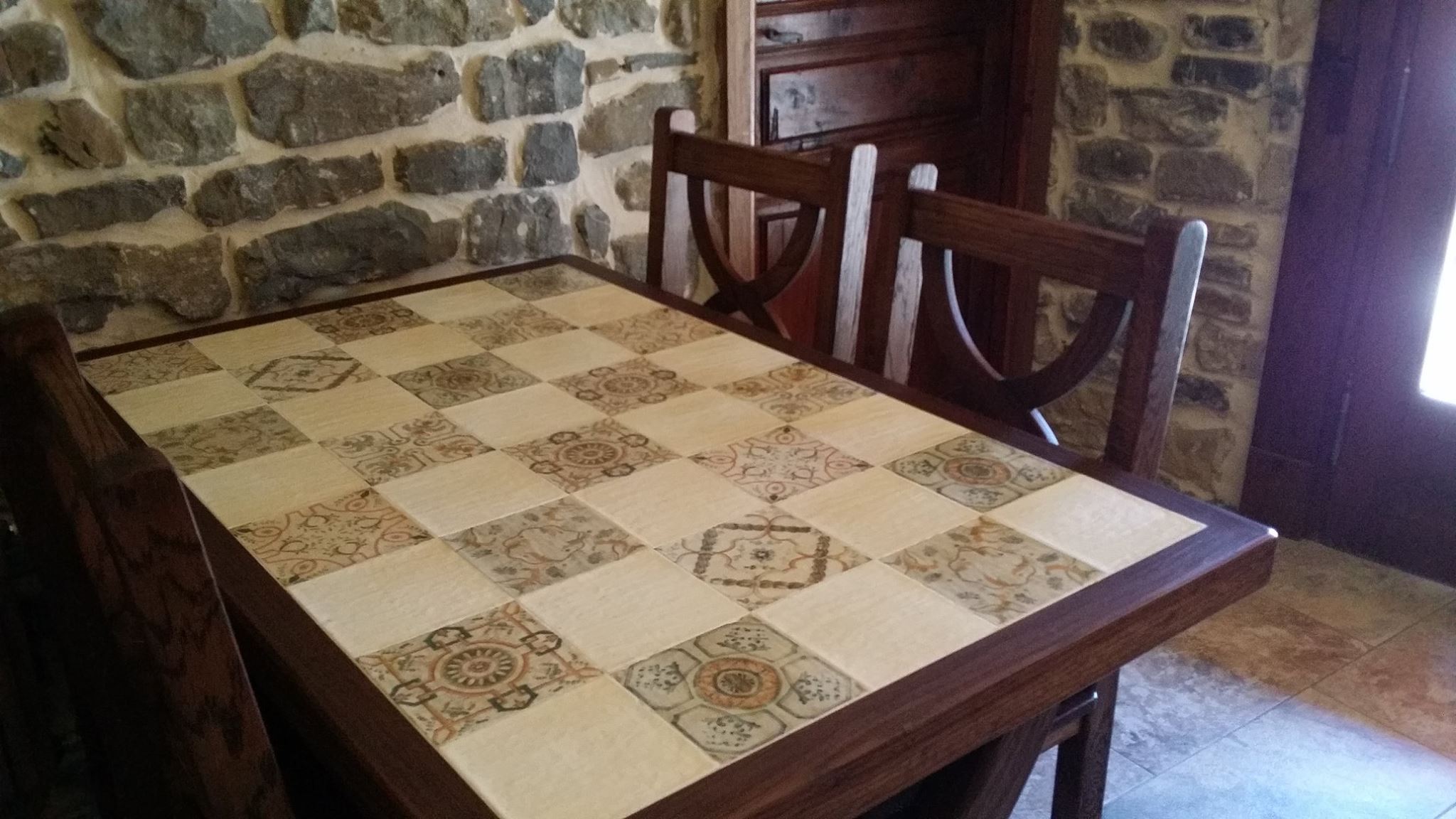 Cтолешница из керамической плитки Mainzu