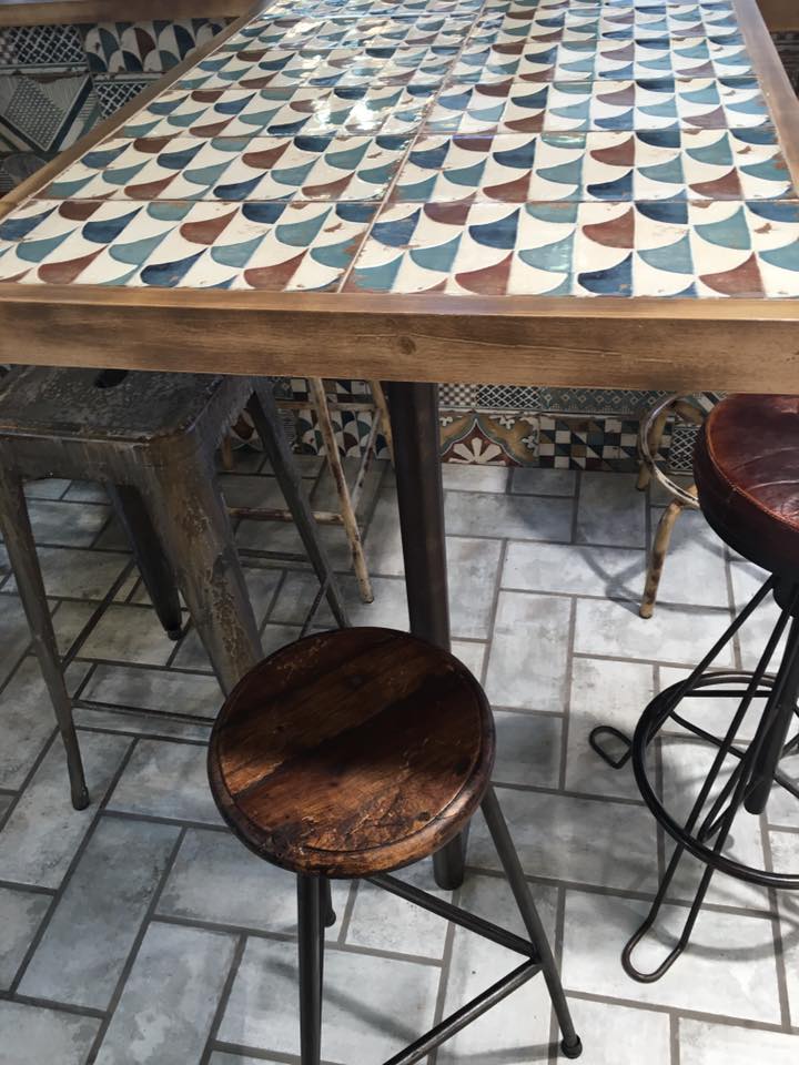 Cтолешница из керамической плитки Mainzu