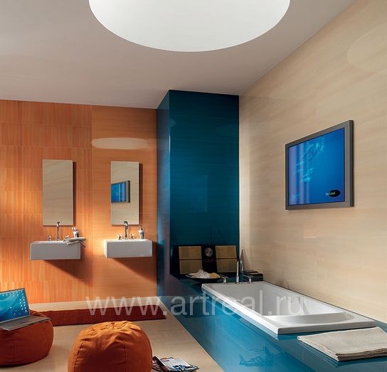 Ванная комната отделанная плиткой Fap Idea в цветовой гамме Velo Arancio Inserto/Cedro.