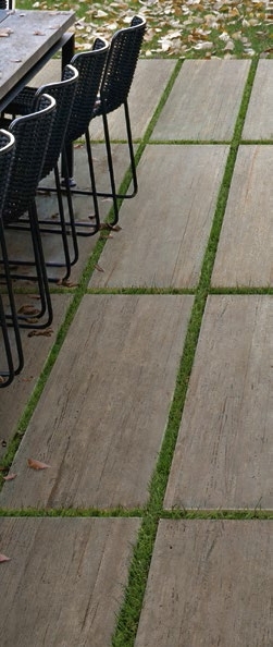 Керамогранит Sant Agostino Blendart на траве